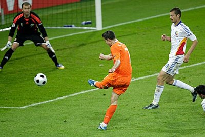 robin-van-persie-vs-romania